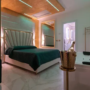 Fashion Gold With Jacuzzi & Car Garage Apartamento